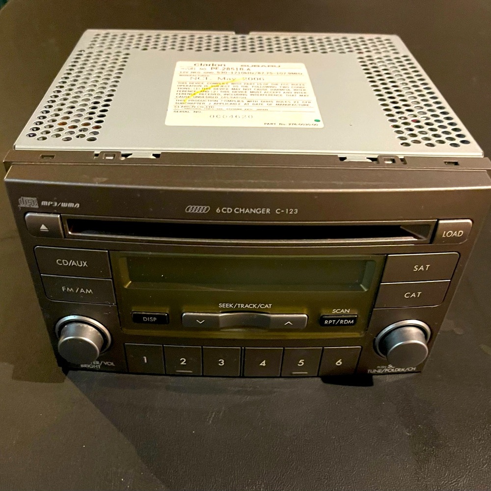 Subaru Clarion car stereo / CD Player